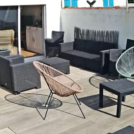 Maison Entre Bourg Et Plage, 4/6 Pers, Jardin, Parking, Tv, Wifi - Fr-1-823-70