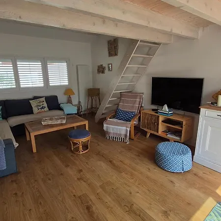Maison Entre Bourg Et Plage, 4/6 Pers, Jardin, Parking, Tv, Wifi - Fr-1-823-70 *