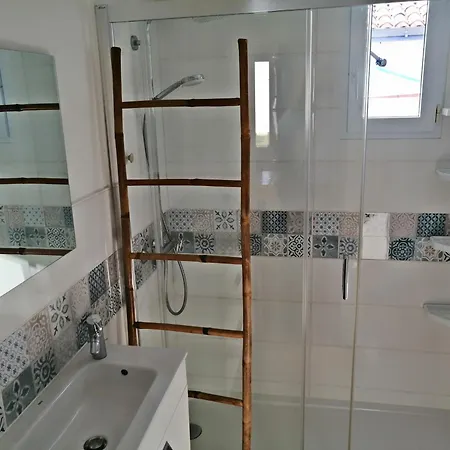 Maison Entre Bourg Et Plage, 4/6 Pers, Jardin, Parking, Tv, Wifi - Fr-1-823-70 Ferienhaus *